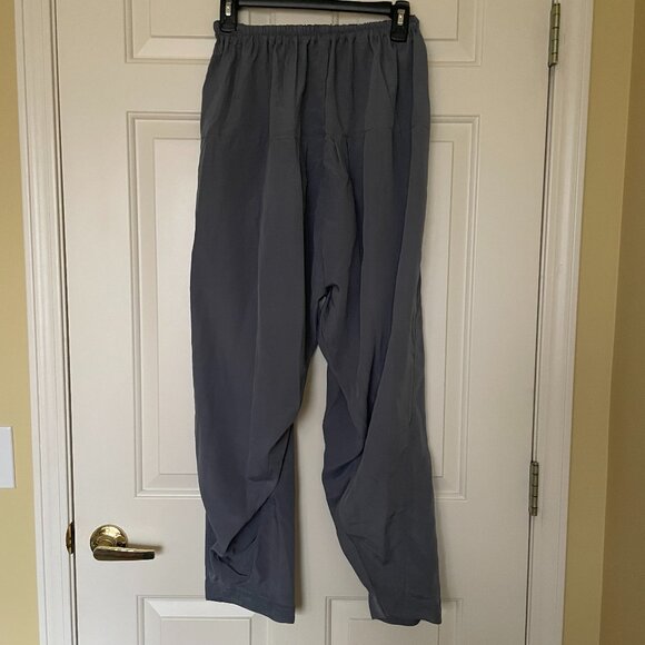 3 piece salwar kameez set in gray with vibrant embroidery - Picture 13 of 16